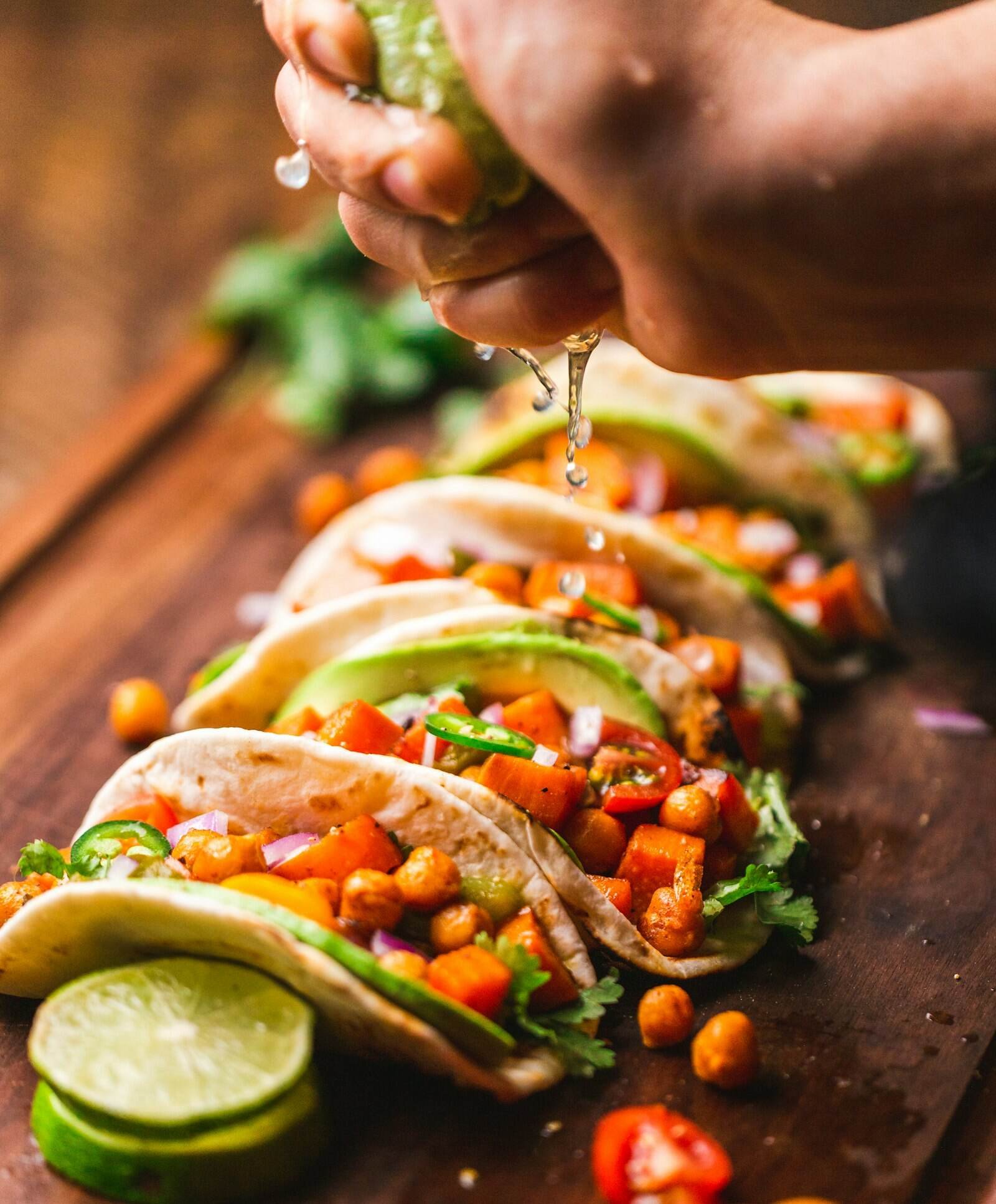 Tacoja tuoreilla täytteillä